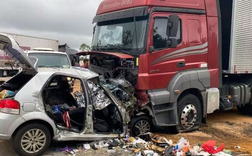 Seis pessoas da mesma família morrem em acidente na BR-251 em MG