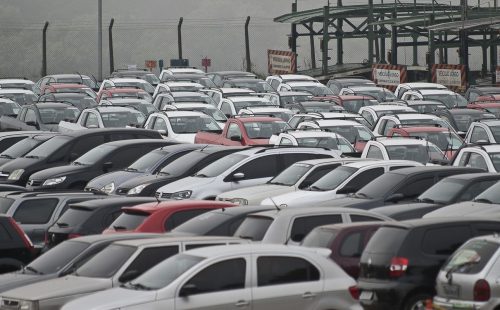 Vendas de automóveis e comerciais leves devem crescer 3% em 2026