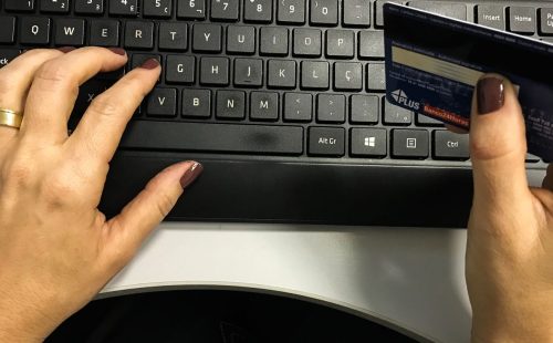 Associação pede inclusão de sites dos EUA em lista de pirataria