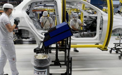 Juros altos travam crédito para 80% das indústrias, revela pesquisa