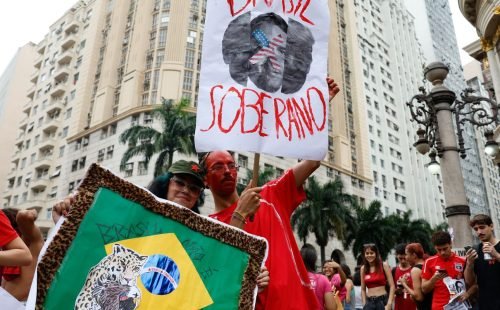 Estudantes fazem ato no Rio de Janeiro em defesa de voto em Lula