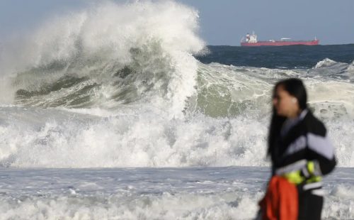 Rio entra em alerta para ressaca e ondas de até 2,5 metros
