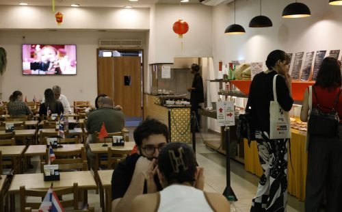 Setor de serviços cai 0,1% de julho para agosto, mostra IBGE