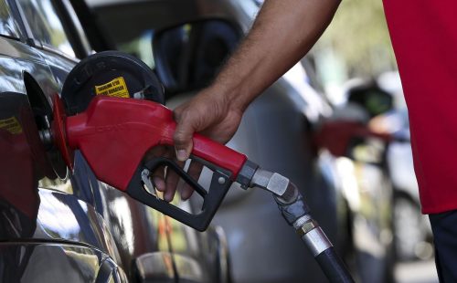 Governo adia reunião que pode aumentar etanol na gasolina para 32%