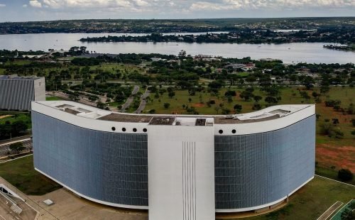 TSE determina isonomia após IA da Meta barrar imagens de Lula