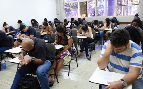 Provas de português para estrangeiros começam nesta terça-feira