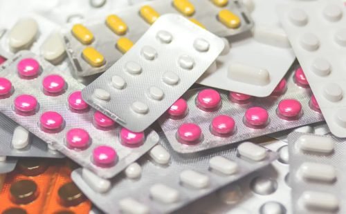 Anvisa proíbe lotes de medicamento para tratar câncer