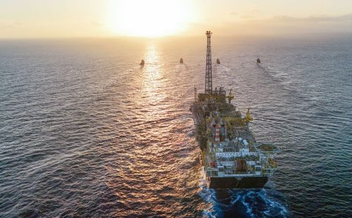 Petrobras supera projeções e tem produção recorde em 2025