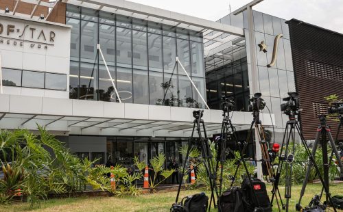 Bolsonaro apresenta crise de soluços e pressão alta após procedimento