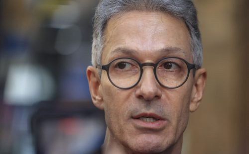 Tribunal Eleitoral de Minas vai apurar uso de celular por Zema na urna