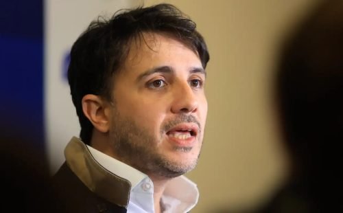 Renan propõe cortes na Previdência e alterar pisos da saúde e educação