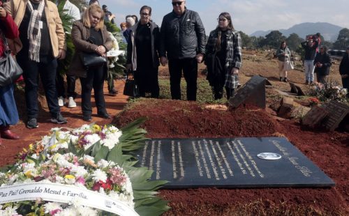 Restos mortais de Grenaldo Silva, morto pela ditadura, são sepultados