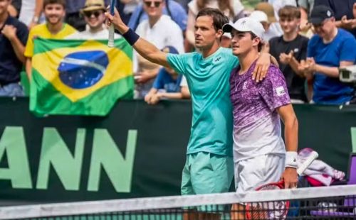 João Fonseca fica com o vice na chave de duplas do ATP 500 de Halle