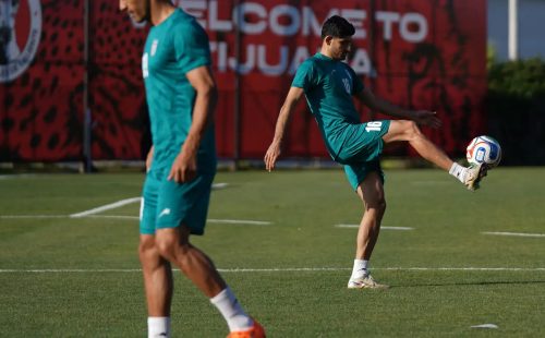 Em carta deixada em vestiário, seleção iraniana pede paz entre nações