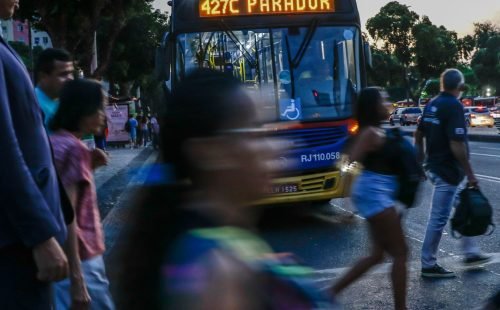 Pesquisa aponta que solidão e exaustão ampliam abstenção nas urnas