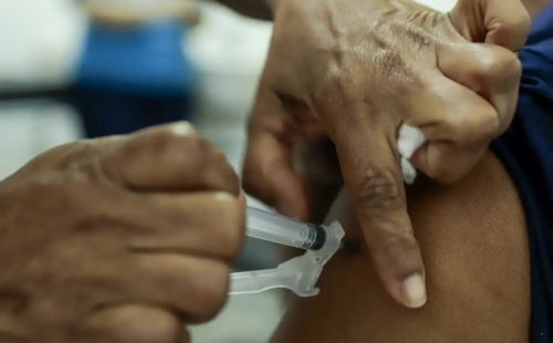 Campanha de vacinação contra a gripe começa neste sábado em SP