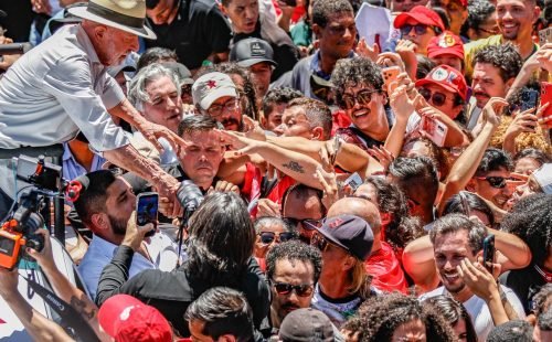 Lula afirma que PT entrará na Justiça contra suspensão de canal