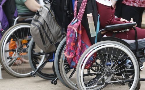 Analfabetismo entre jovens e adultos com deficiência é 12 vezes maior