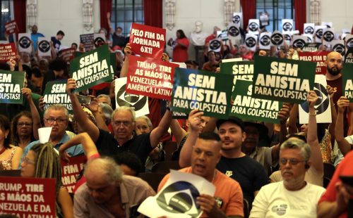 Em ato em SP, manifesto celebra democracia contra atos de 8 de janeiro