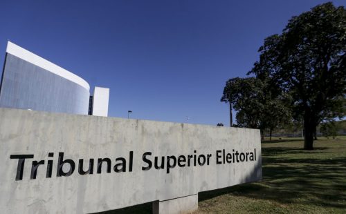 AGU pede que Polícia Federal investigue racismo contra ministra do TSE