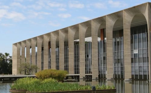 Brasileiras na Polônia procuram embaixada após ameaça de deputado