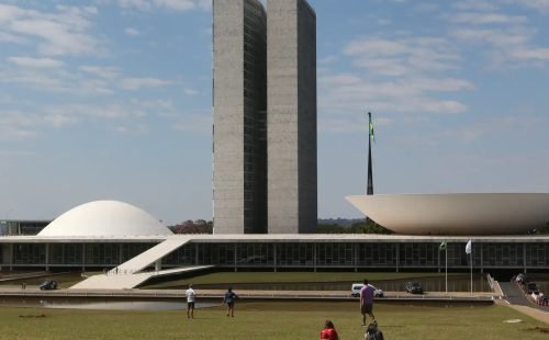 Calendário especial pode acelerar votação da PEC do fim da escala 6x1