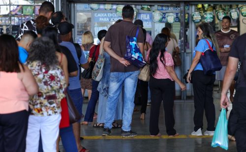 Mega-Sena acumula e prêmio principal vai para R$ 7,5 milhões