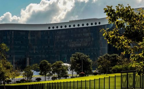 TSE: ministros ordenam que Lula e Janja removam vídeos contra Flávio