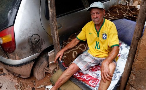 Morador de Juiz de Fora vive entre escombros de casa atingida por lama