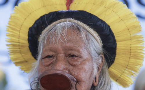 Cacique Raoni apresenta melhora, mas continua internado na UTI