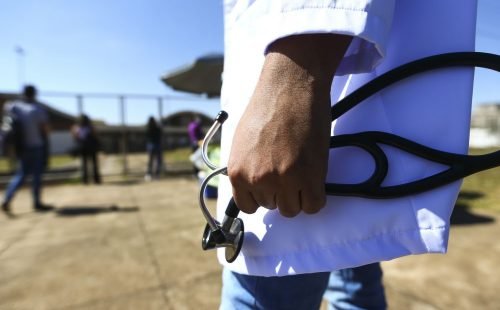 Congresso aprova exame obrigatório para exercício da medicina