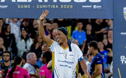Ronaldinho Gaúcho anuncia volta aos gramados pelo italiano Ravenna