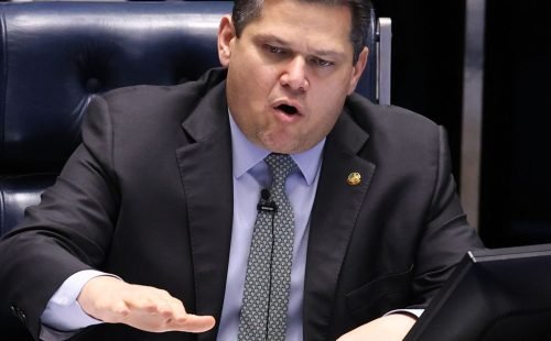 Alcolumbre vai promulgar fim da escala 6x1 nesta sexta