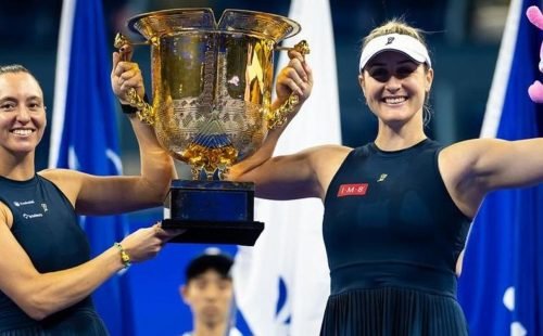 Dupla de Stefani fatura WTA 1000 de Pequim, o 5º título na temporada