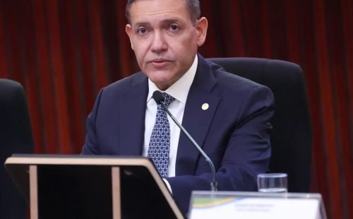 Nunes Marques suspende postagens ilegais contra campanha de Lula