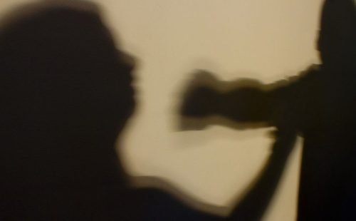 Justiça do Rio condena homens por estupro coletivo de jovem de 17 anos
