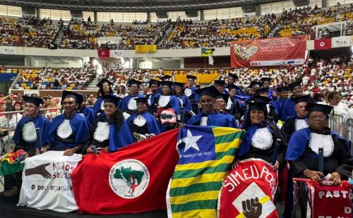Festa em Recife celebra 30 mil alfabetizados em programa social