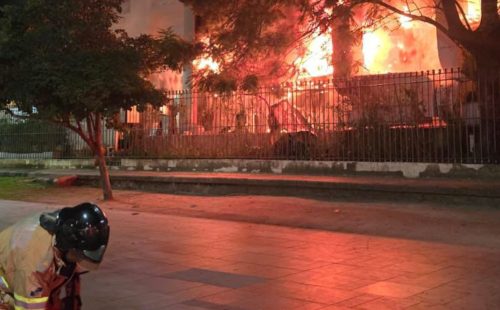 Princípio de incêndio atinge restaurante em edifício histórico do Rio